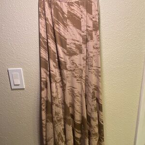 Chic Tan Maxi Skirt with Flowing Design